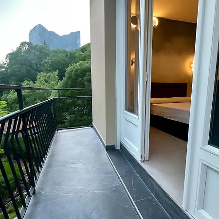 Rivers Retreat - Five Design *