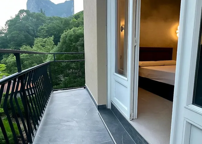 Rivers Retreat - Five Design *